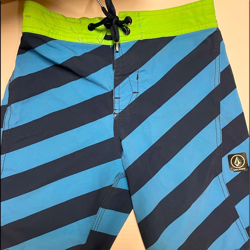 Volcom Boys size small 8Y trunks